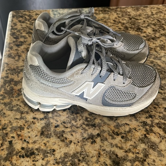 Good condition New balance 2002R for kids - Picture 3 of 4